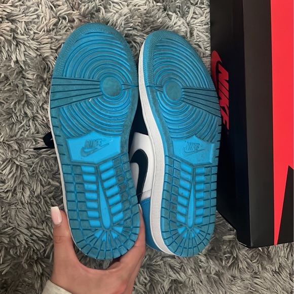 Air Jordan 1 Retro ‘UNC’ - Picture 3 of 3